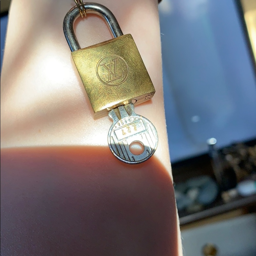 Louis Vuitton chocker
